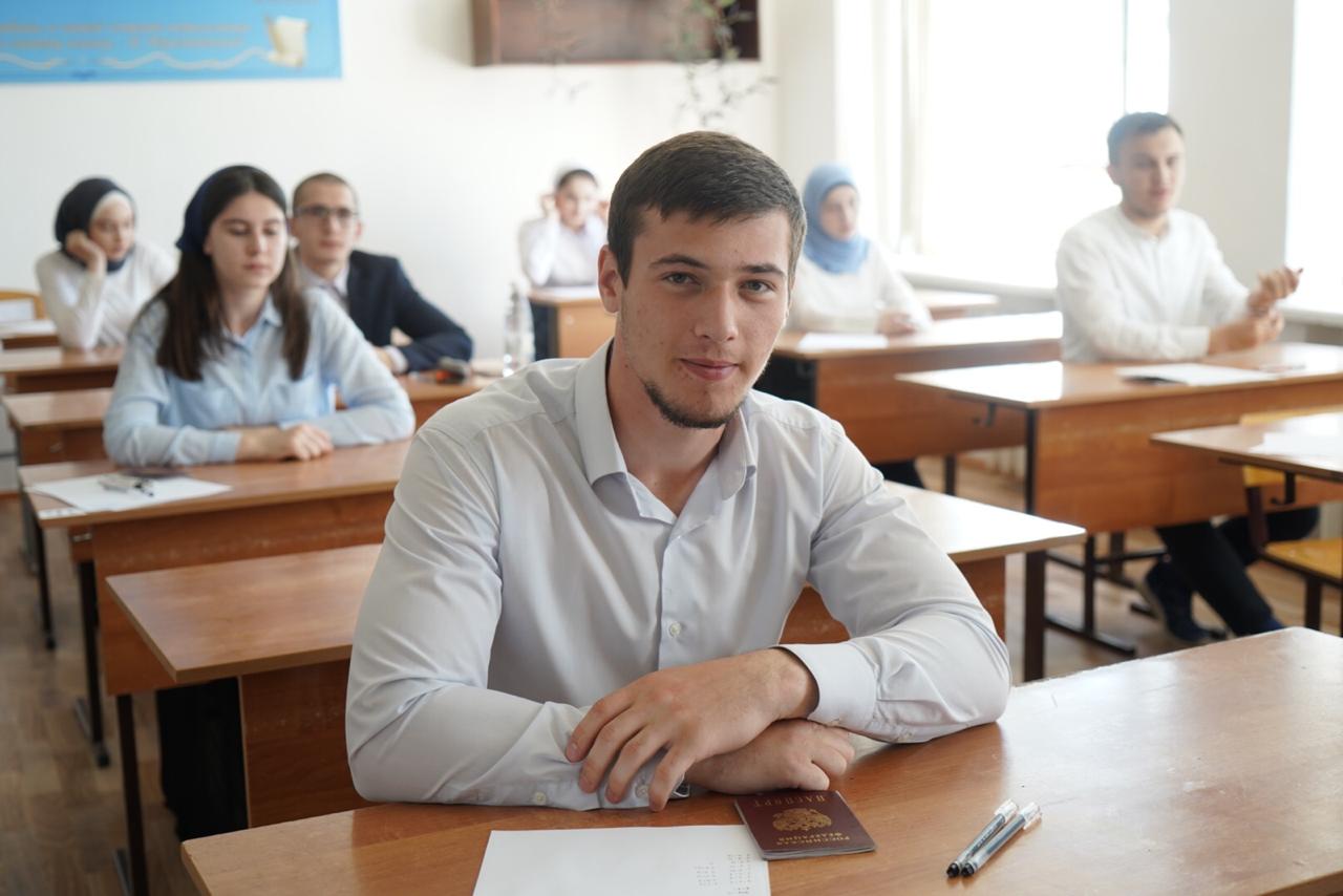 18 Школа Грозный. Углубление образования чеченцы сдают ЕГЭ по борьба. 14 Школа Пугачев экзамены 2019 ОГЭ.